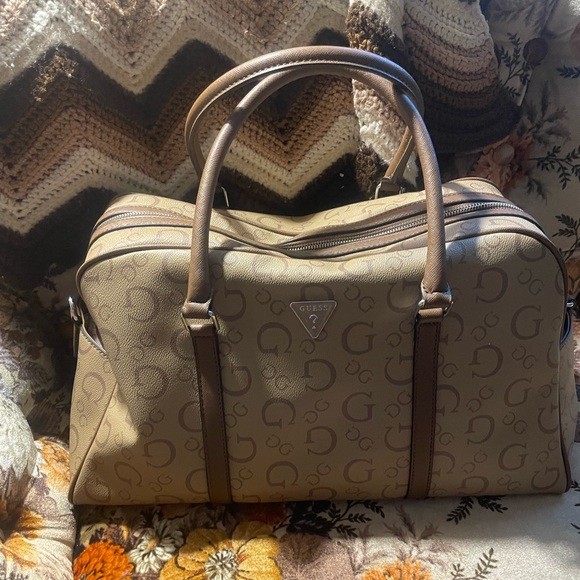 NWOT Guess Signature X-Large Overnight Bag - Picture 4 of 9